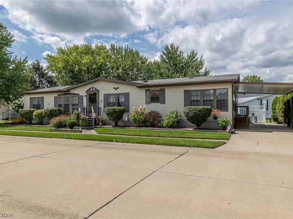 4 Symphony Street , Olmsted Twp, OH 44138