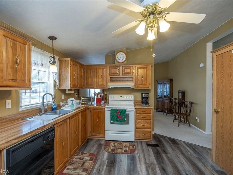 4 Symphony Street, Olmsted Township, OH 44138 Photo 16