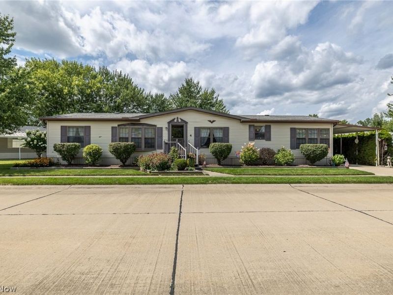 4 Symphony Street, Olmsted Township, OH 44138 Photo 2