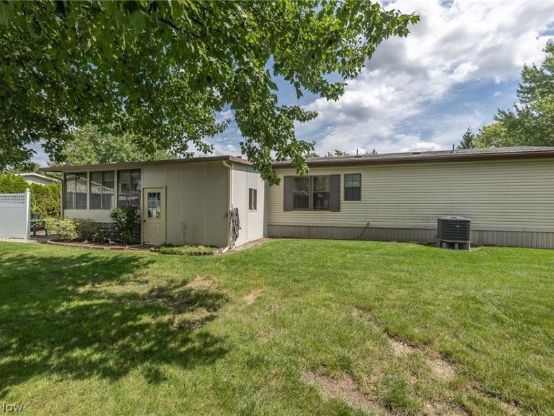 4 Symphony Street, Olmsted Township, OH 44138 Photo 4