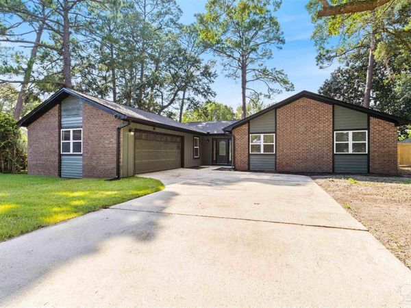 7855 Bay Meadows Dr, Pensacola, FL 32507