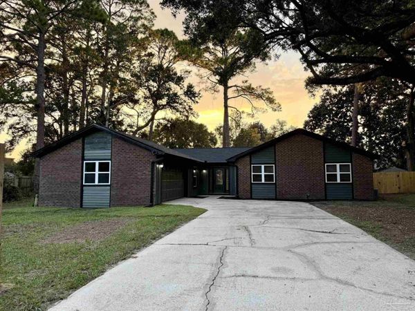7855 Bay Meadows Dr, Pensacola, FL 32507