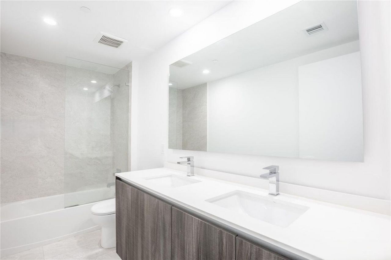 488 NE 18th Street, Unit 2200, Miami, FL 33132 Photo