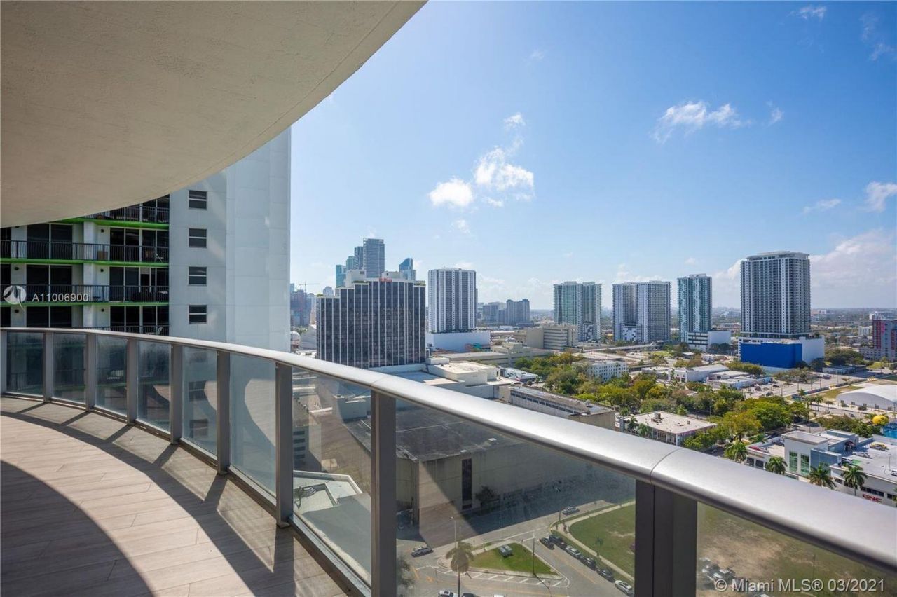 488 NE 18th Street, Unit 2200, Miami, FL 33132 Photo