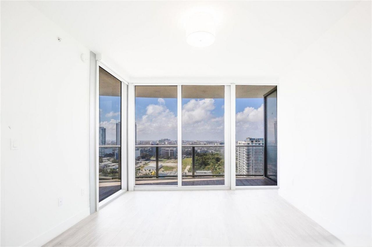488 NE 18th Street, Unit 2200, Miami, FL 33132 Photo