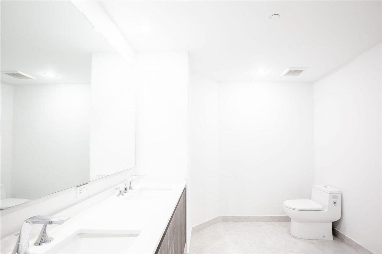 488 NE 18th Street, Unit 2200, Miami, FL 33132 Photo