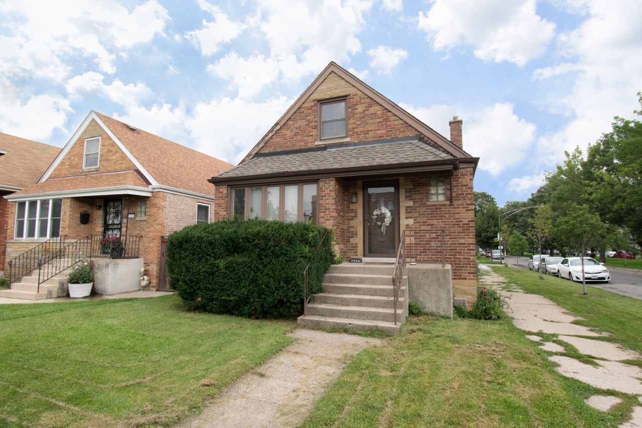 4538 W Wellington Avenue, Chicago, IL 60641 Main Photo