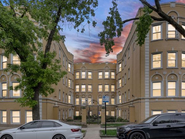 7401 N Hoyne Avenue , Unit 3, Chicago, IL 60645