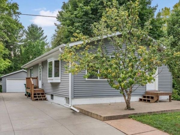 402 Sherburne Street S, Stillwater, MN 55082