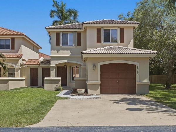 16405 SW 73rd Ln, Miami, FL 33193