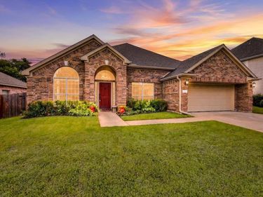7801 Stansfield Drive, Fort Worth, TX 76137