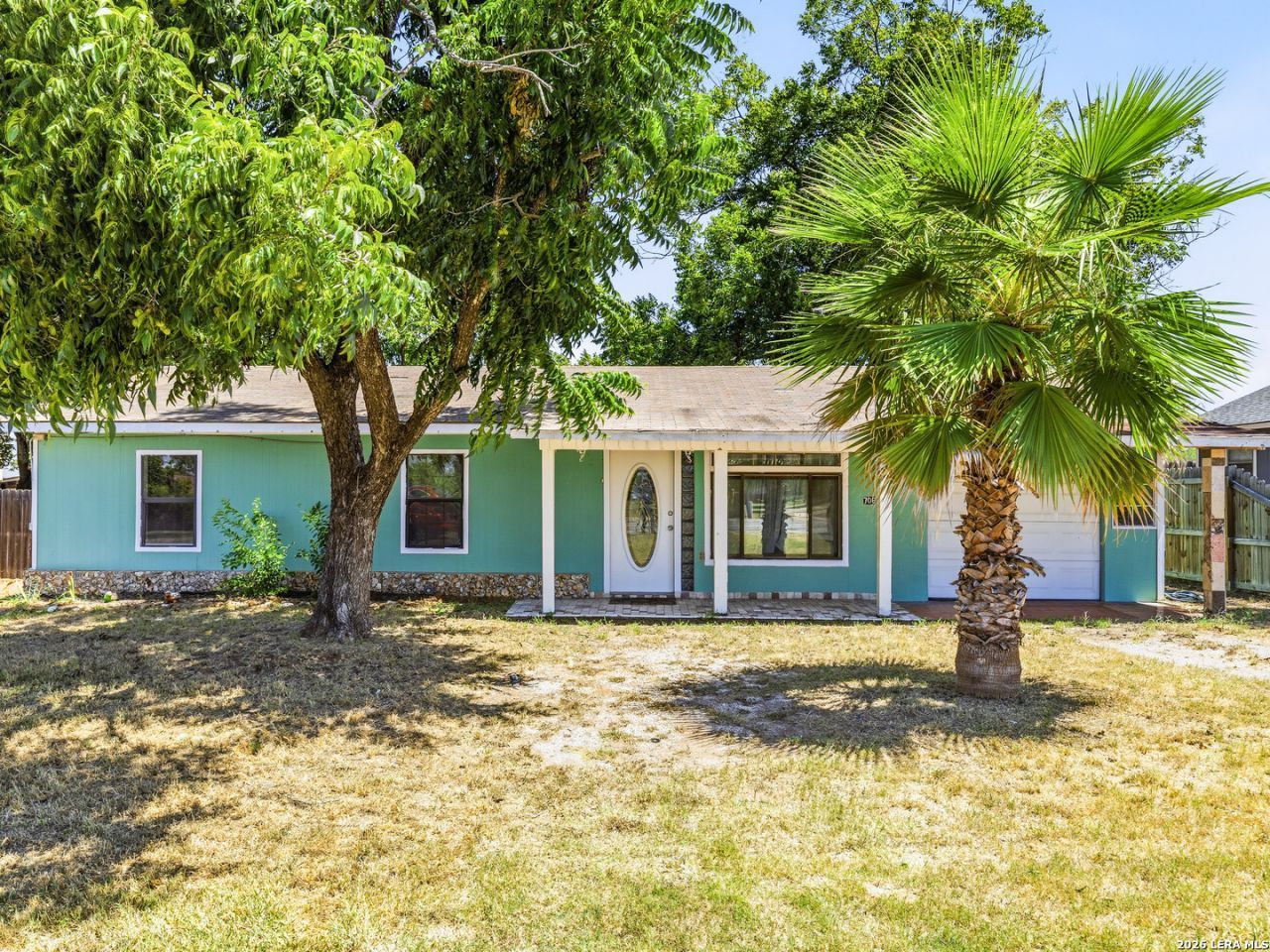 706 4th. St., Floresville, TX 78114 Main Photo