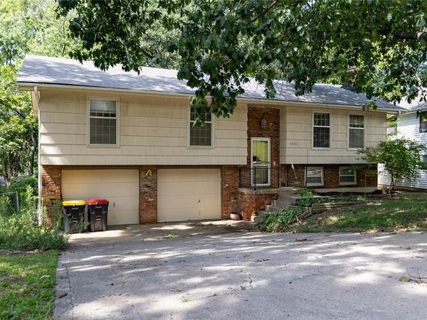 5822 NW Aspen Lane, Kansas City, MO 64152