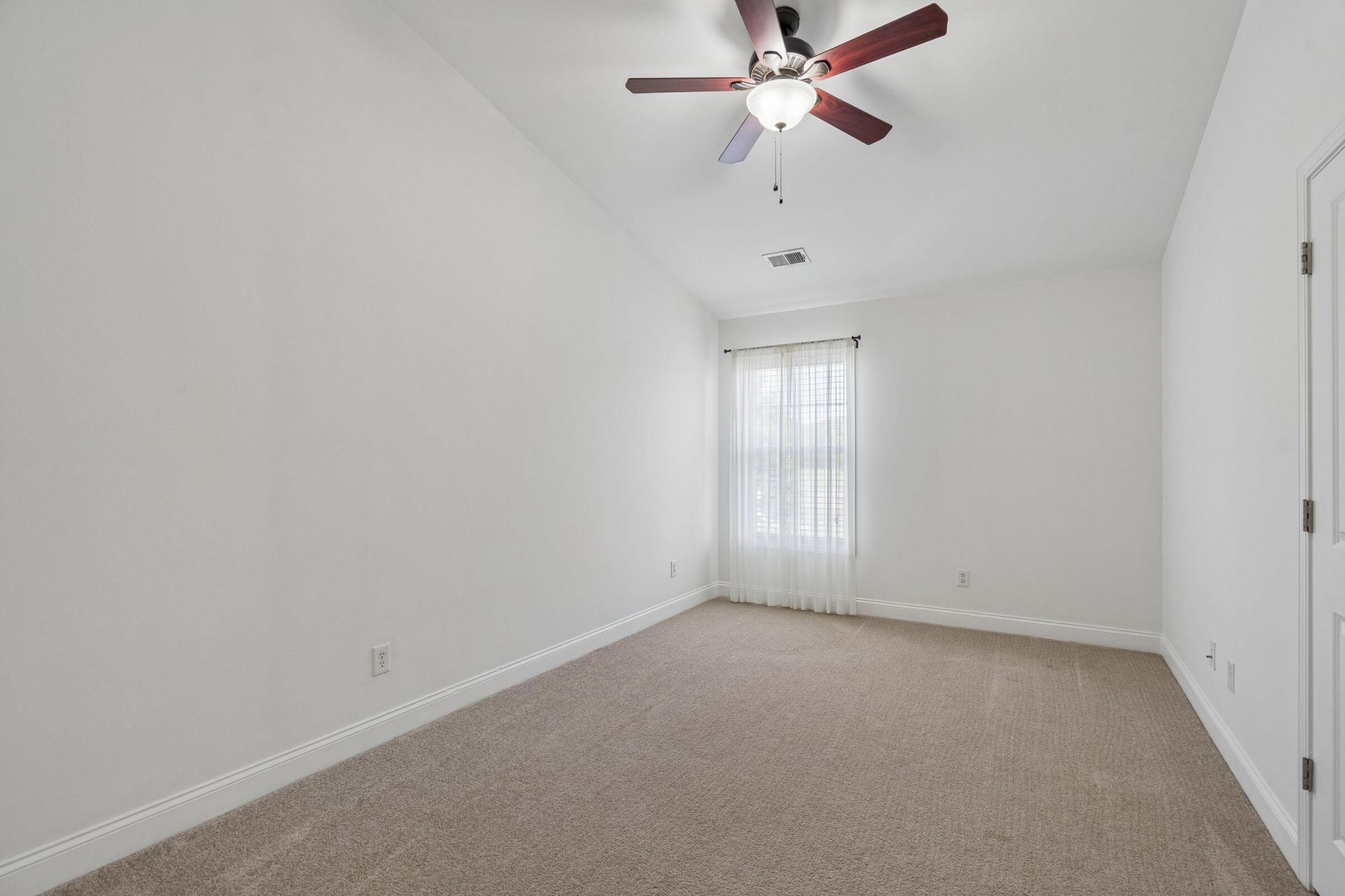 2132 Promenade Court Photo 32