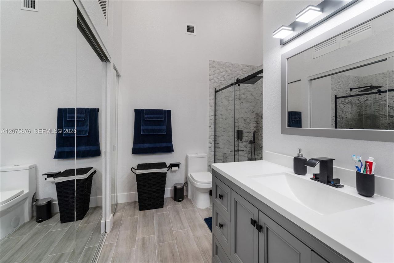 6711 NW 193rd Ter, Unit 6711, Hialeah, FL 33015 Photo