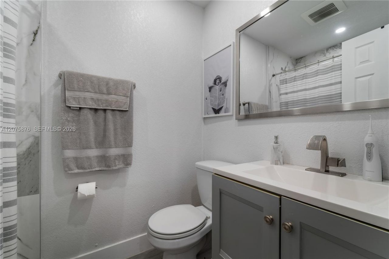 6711 NW 193rd Ter, Unit 6711, Hialeah, FL 33015 Photo