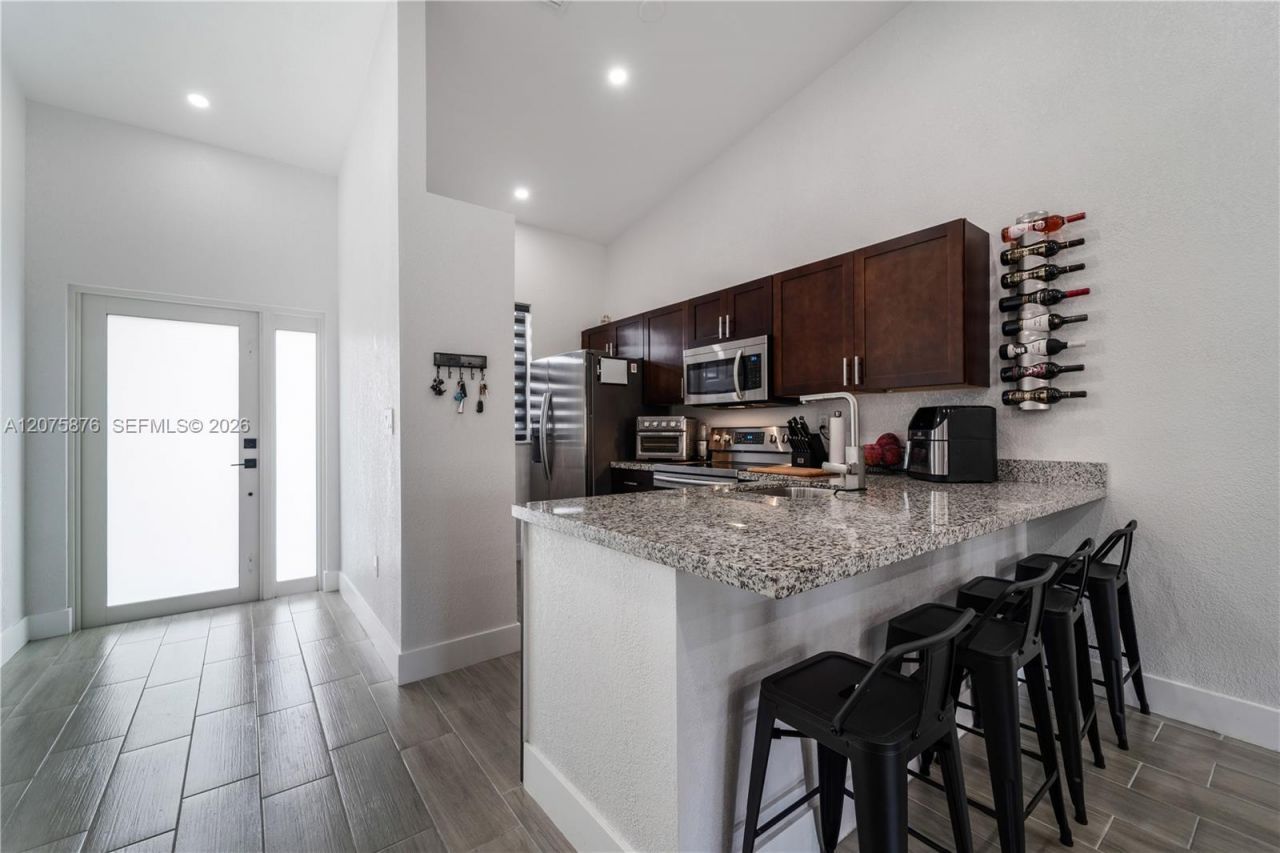 6711 NW 193rd Ter, Unit 6711, Hialeah, FL 33015 Photo