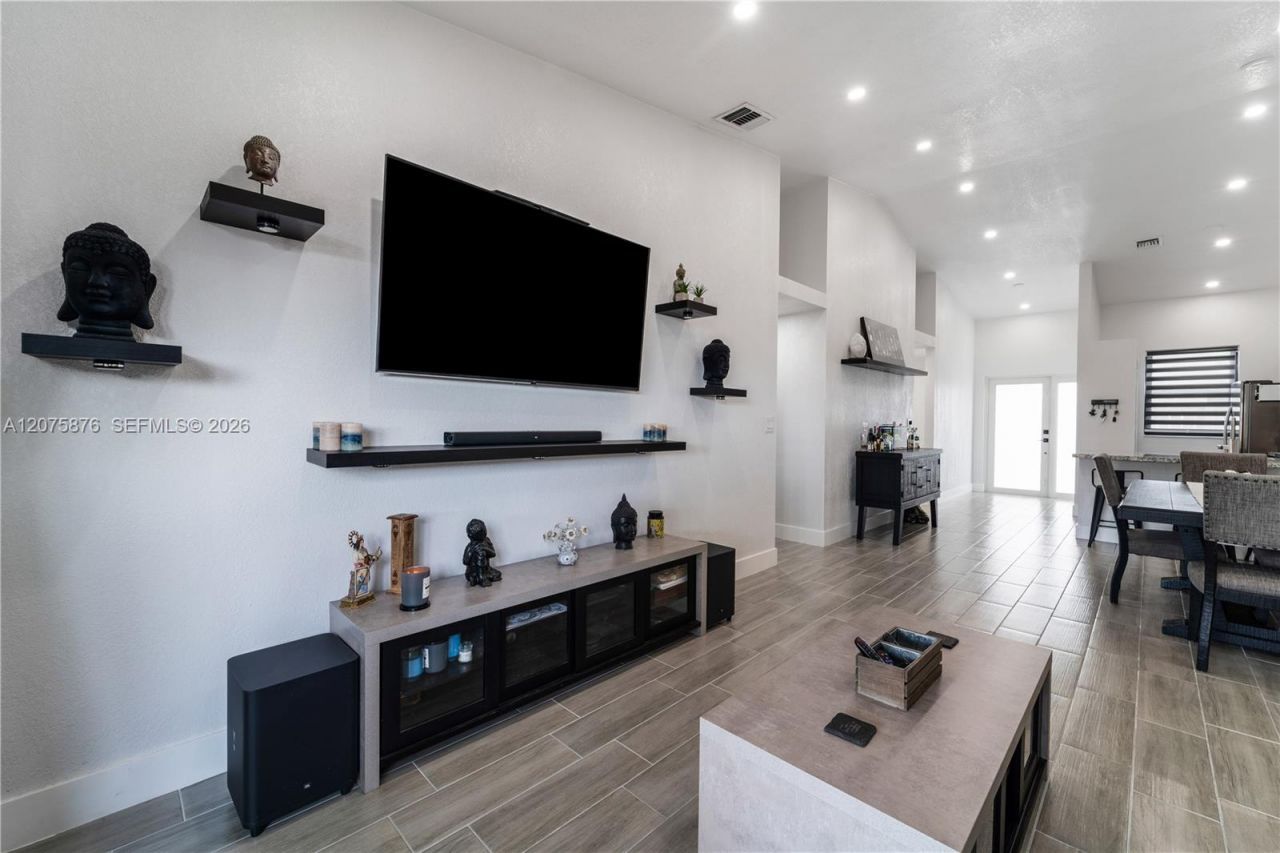 6711 NW 193rd Ter, Unit 6711, Hialeah, FL 33015 Photo