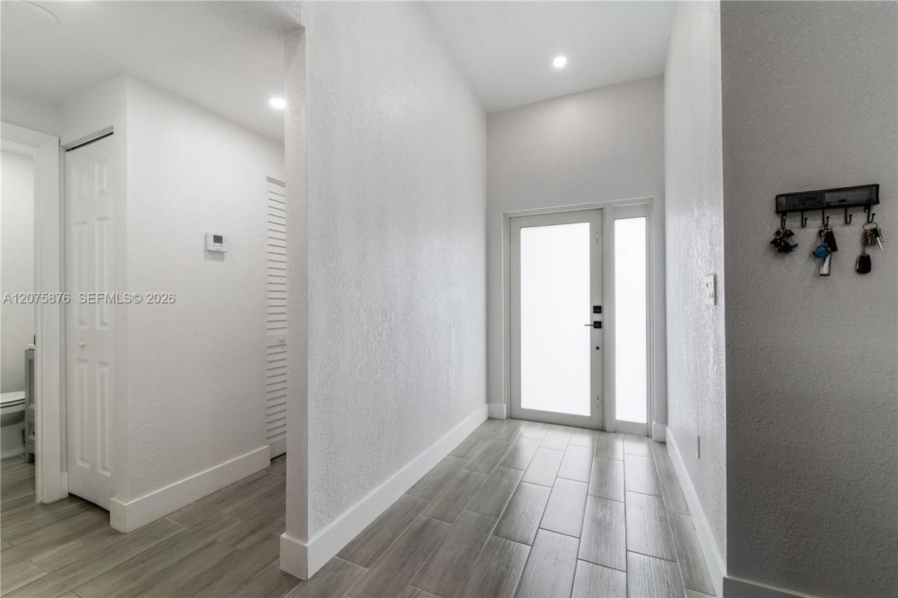 6711 NW 193rd Ter, Unit 6711, Hialeah, FL 33015 Photo