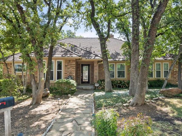 1919 Creek Wood Drive, Arlington, TX 76006