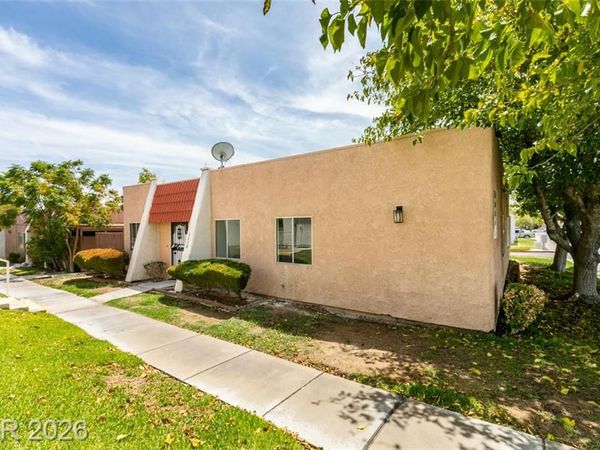3638 Villa Knolls East Drive , Las Vegas, NV 89120