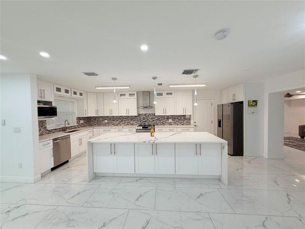 1557 ROBINSON DRIVE N, ST PETERSBURG, FL 33710