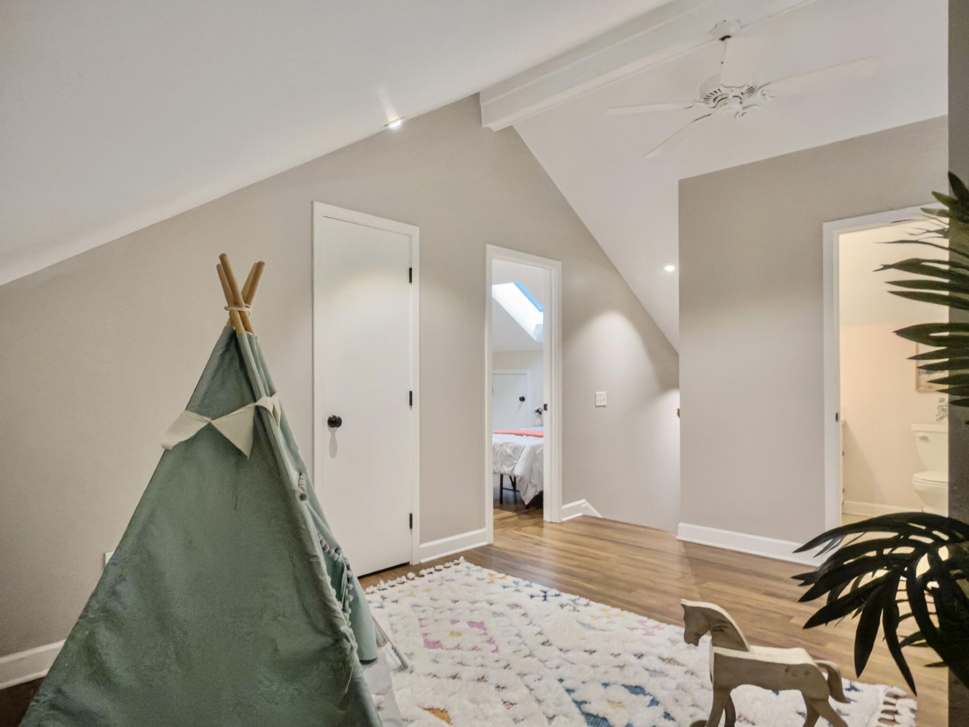 523 W Carolina Avenue Photo 38