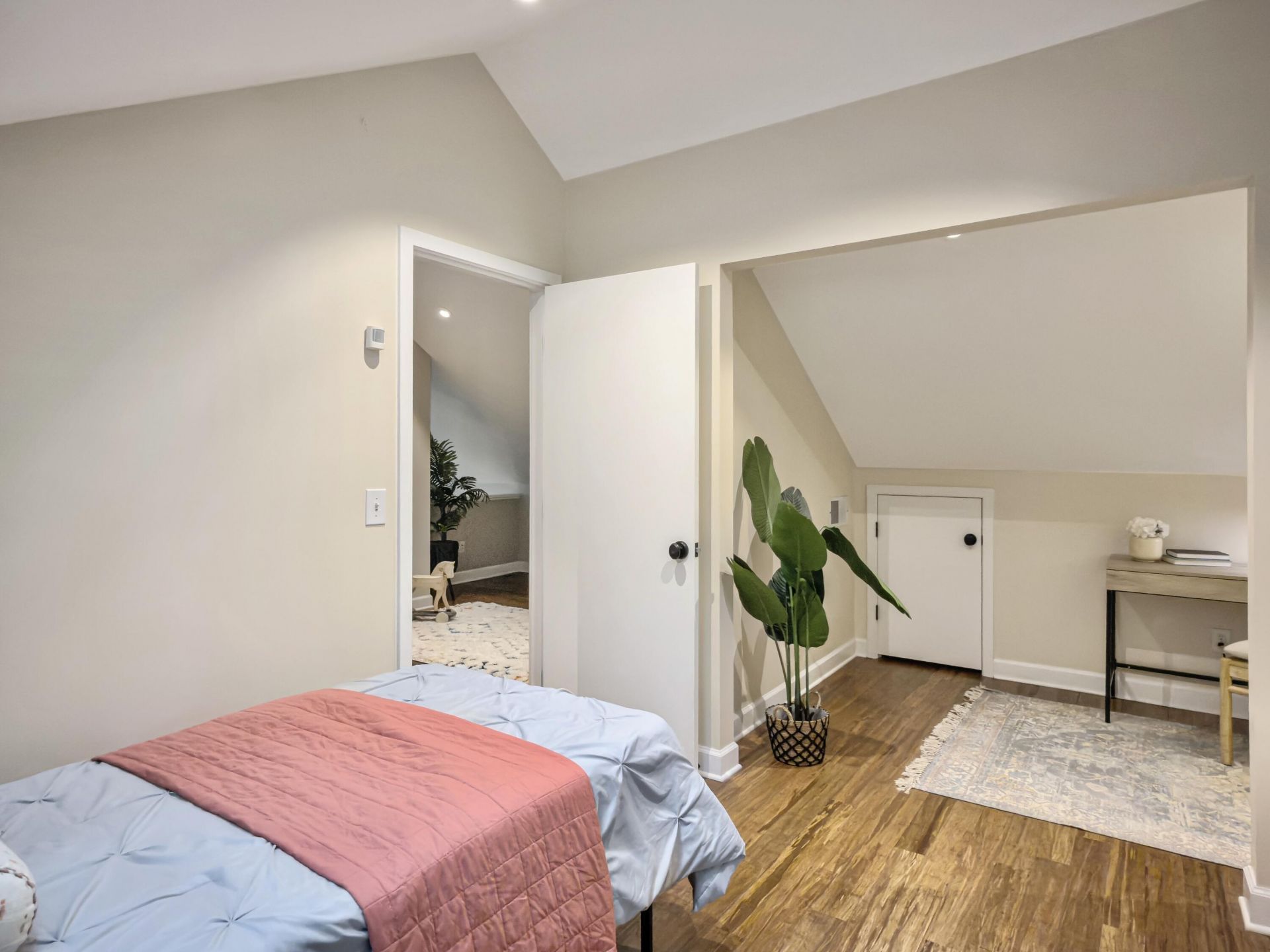 523 W Carolina Avenue Photo 40