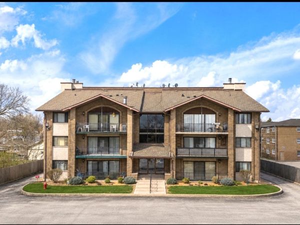 9051 S Roberts Road , Unit 205, Hickory Hills, IL 60457