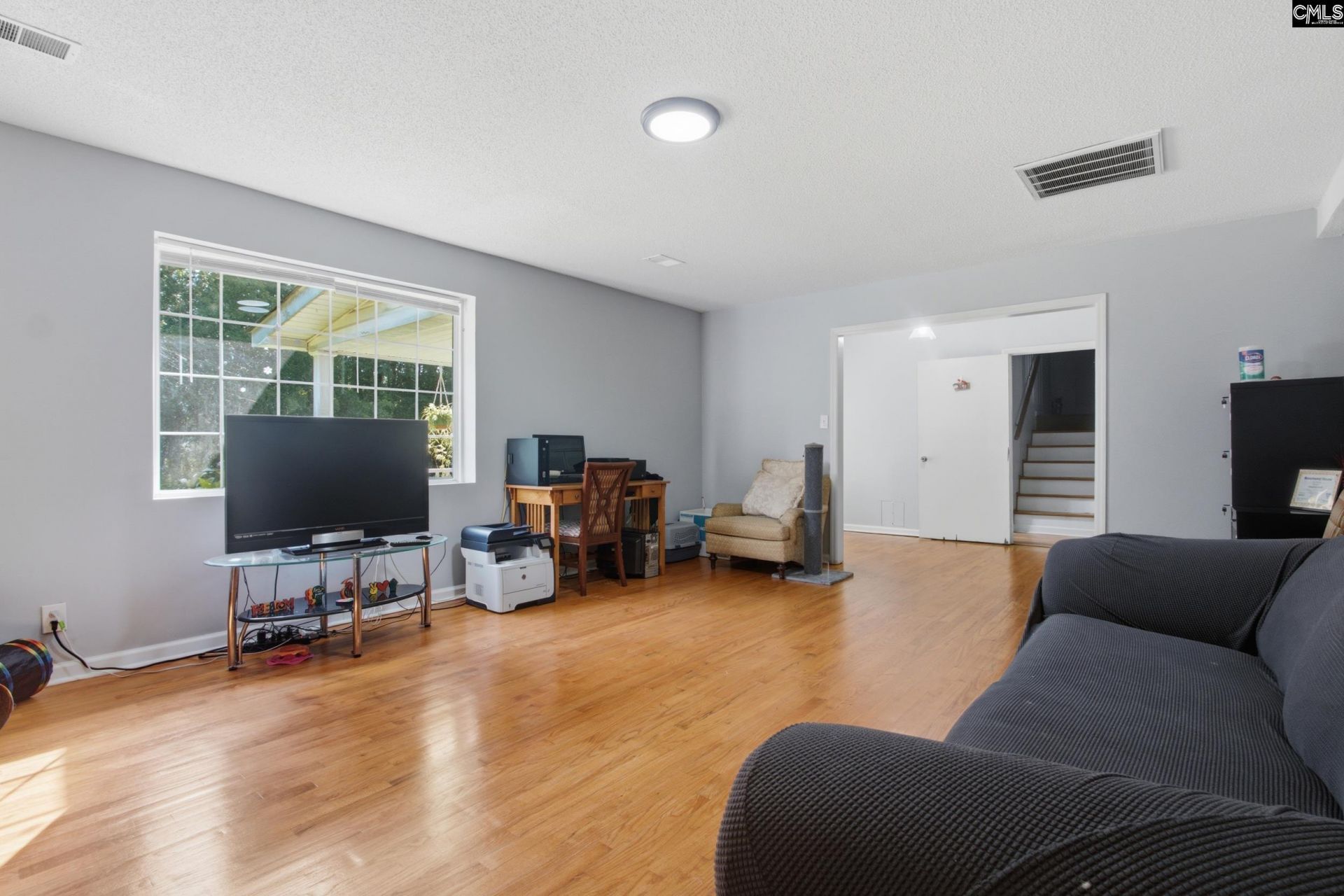 207 Dolly Street  Photo 6