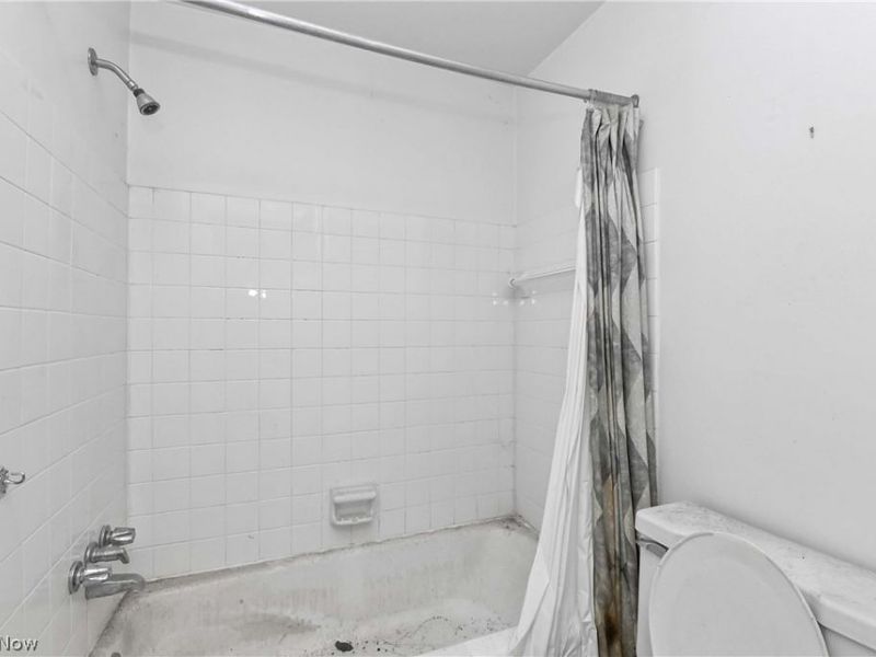 5392 Meadow Wood Boulevard, Lyndhurst, OH 44124 Photo 13