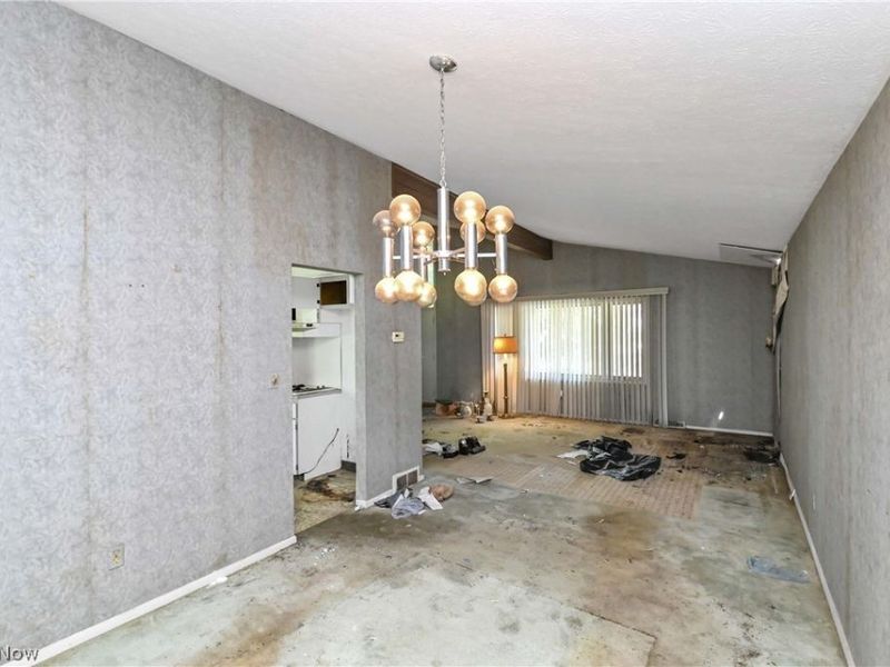 5392 Meadow Wood Boulevard, Lyndhurst, OH 44124 Photo 2