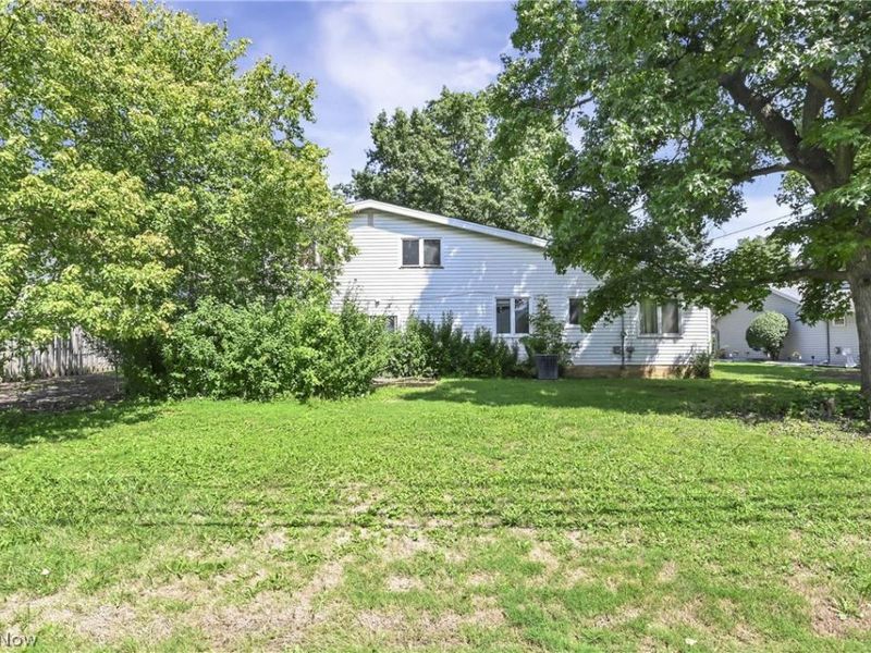 5392 Meadow Wood Boulevard, Lyndhurst, OH 44124 Photo 21