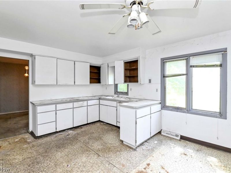 5392 Meadow Wood Boulevard, Lyndhurst, OH 44124 Photo 3