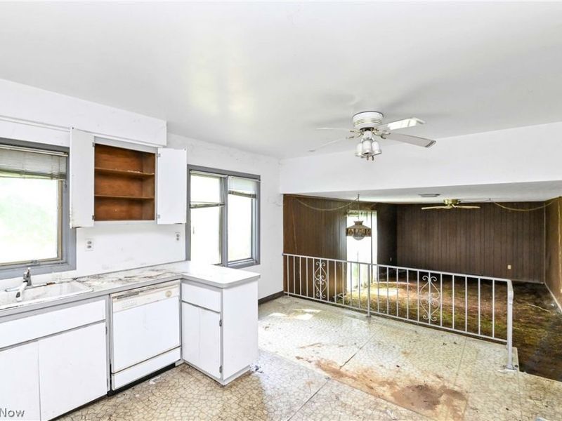 5392 Meadow Wood Boulevard, Lyndhurst, OH 44124 Photo 7