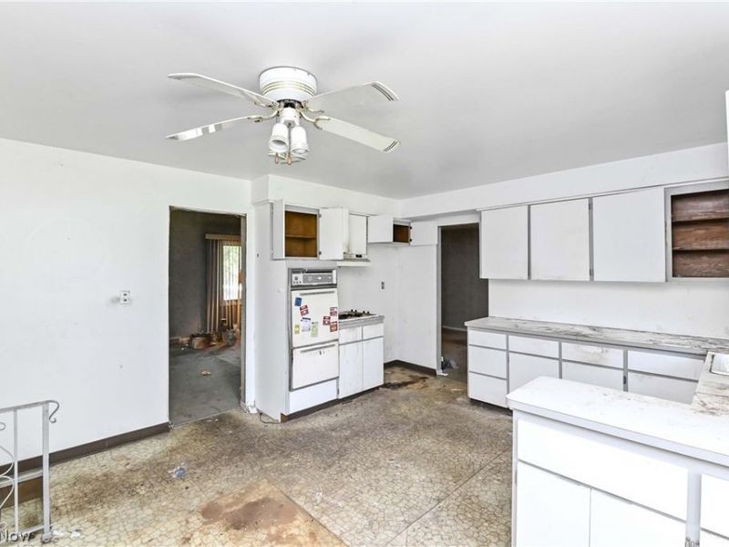 5392 Meadow Wood Boulevard, Lyndhurst, OH 44124 Photo 8