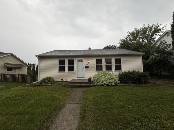 1028 8th AVENUE, Grafton, WI 53024