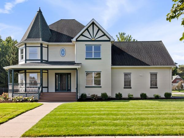 101 Nuthatch Drive, Woodstock, IL 60098