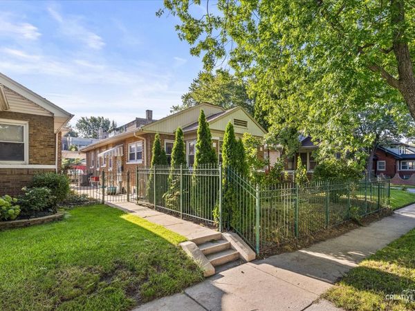4952 N Central Park Avenue , Chicago, IL 60625