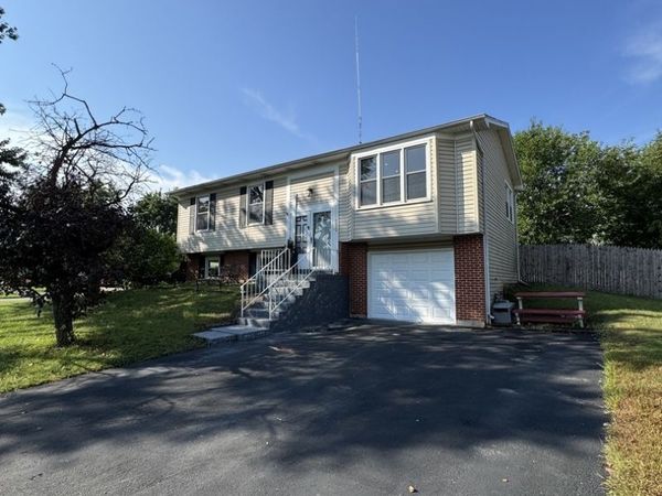 113 Camelot Way , Bolingbrook, IL 60440
