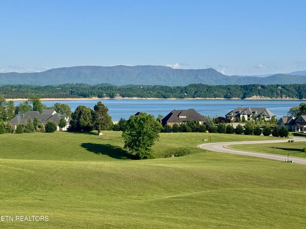 1005 Enchanted Drive , Dandridge, TN 37725