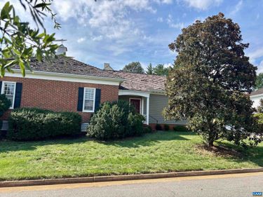 2 EDNAM VILLAGE ST , Charlottesville, VA 22903