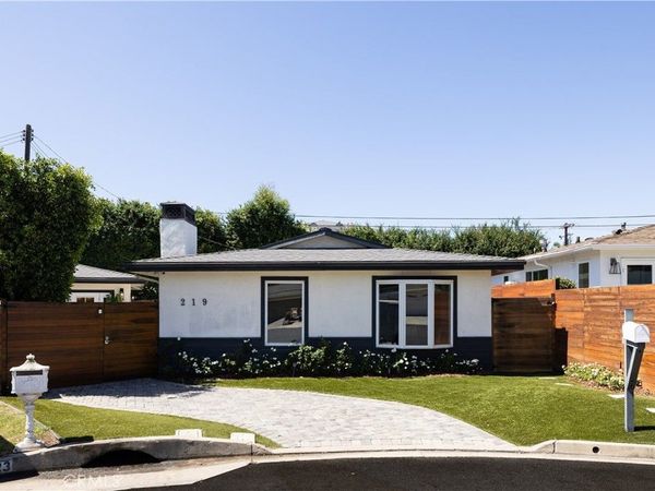 219 Pauline, Costa Mesa, CA 92627