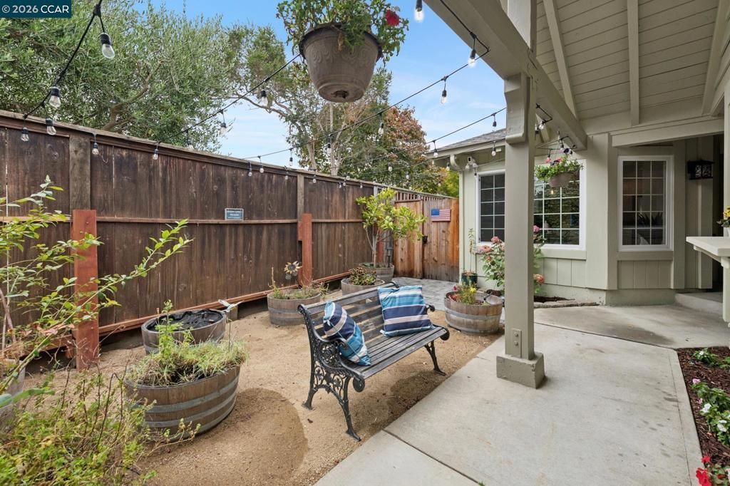 137 Brighton Rd, Alameda, CA 94502 Main Photo