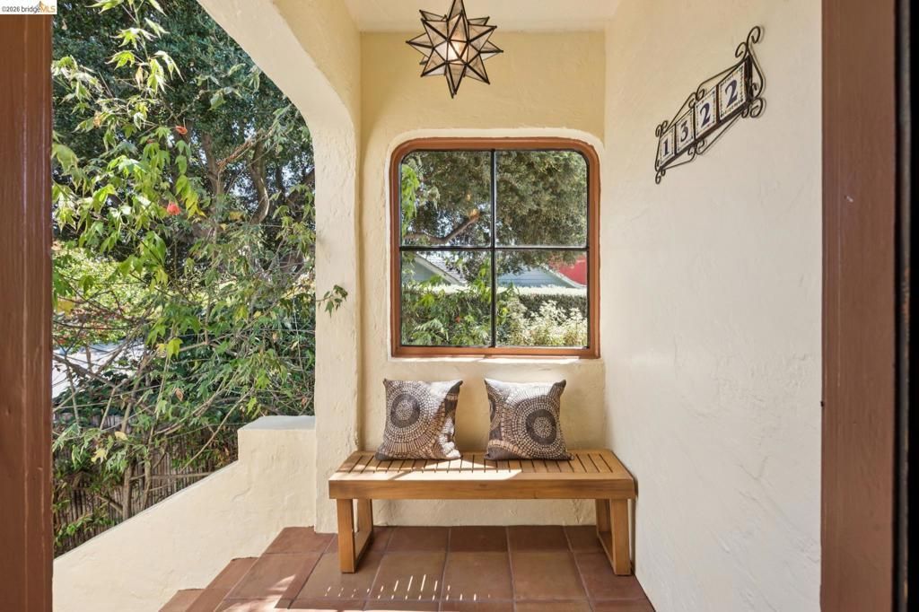 1322 Stannage Ave, Berkeley, CA 94702 Main Photo