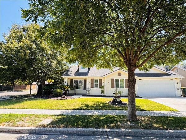 5824 E Kaviland, Fresno, CA 93727