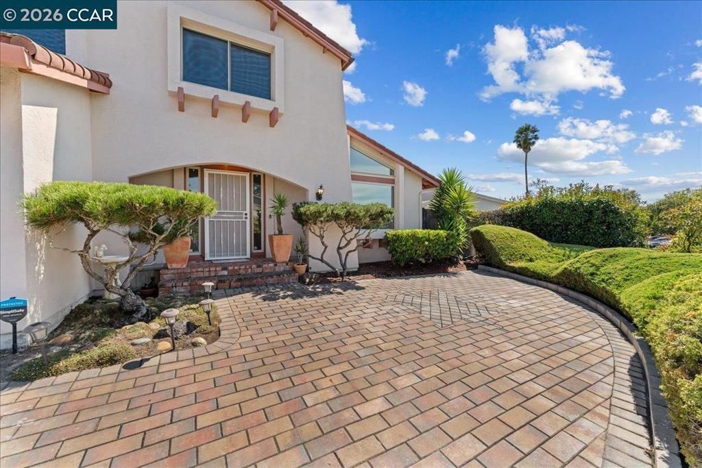 124 Chestnut Dr, Hercules, CA 94547 Main Photo