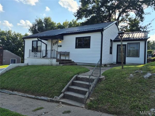 615 N Hawkins Avenue , Hannibal, MO 63401