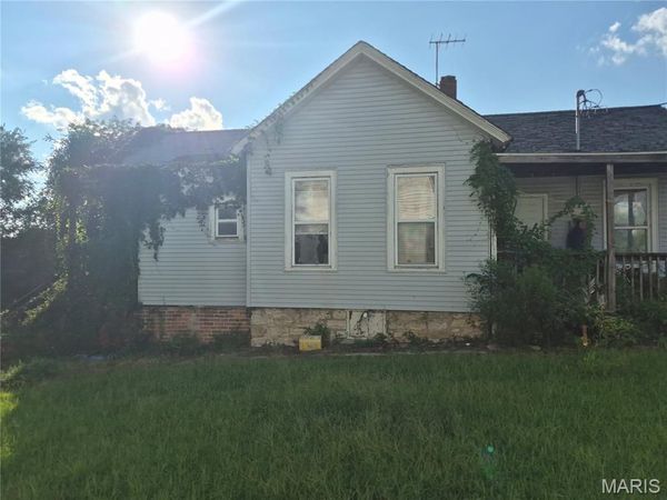 811 Paris Avenue , Hannibal, MO 63401