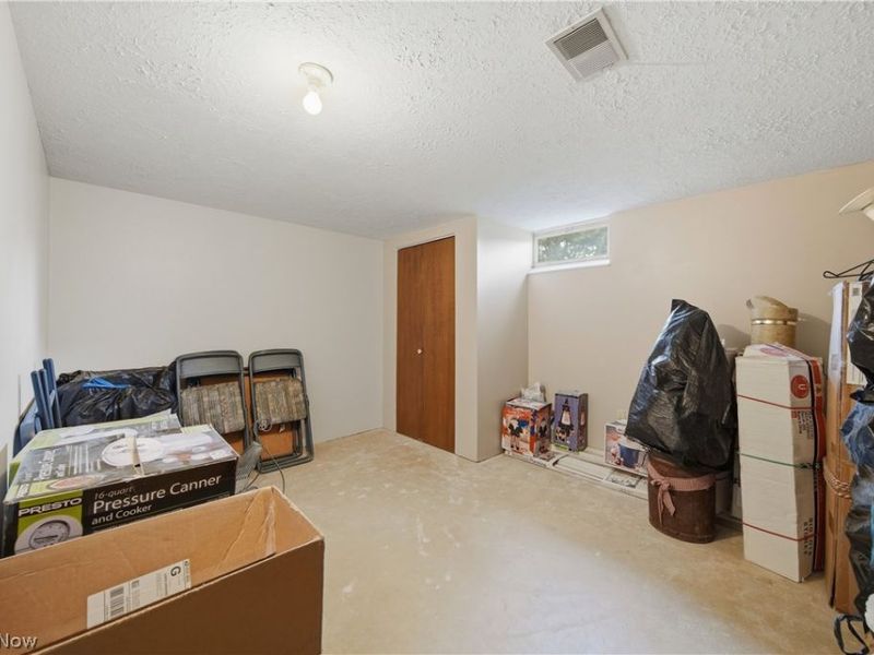 1068 Shelview Circle NW, Uniontown, OH 44685 Photo 17